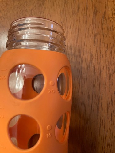 Botella de agua de vidrio Lifefactory 22 oz, pajita con tapa abatible de silicona naranja - Imagen 4 de 6