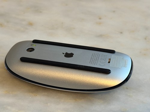 Genuine Apple Magic Mouse 2 Black Edition - Second Generation - A1657 - Picture 5 of 9