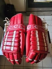 VINTAGE CCM HG1   XL 16" LEATHER HOCKEY GLOVES (DETROIT RED WINGS COLORWAY)