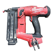 Milwaukee 2746-20 M18 FUEL™ 18 Gauge Brad Nailer -- **BROKEN FOR/PARTS** A