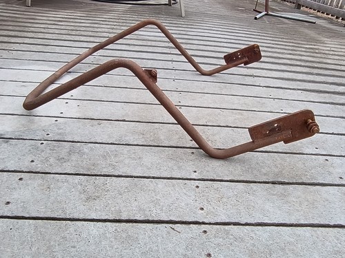 case 60xt, 70xt seat lap bar