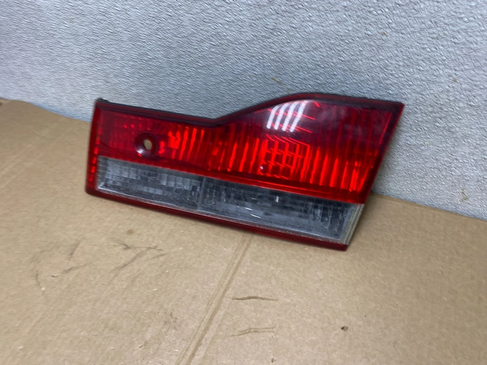 Luz trasera interior para pasajero derecho Honda Accord 2001 a 2002 sedán OEM V0991 DW Foto 2 de 4