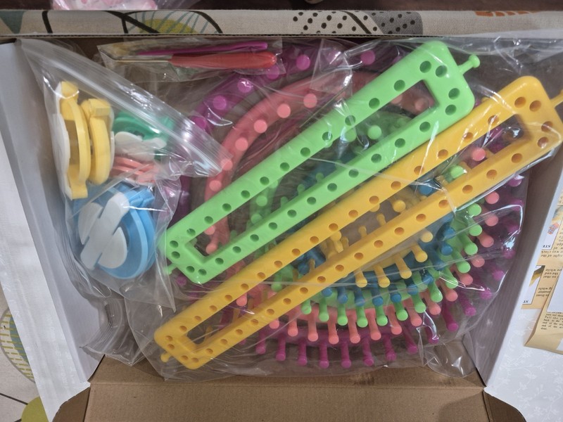 Loom knitting set