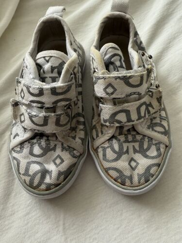 Guess Toddler Girls white Logo Sneaker Size 6 bin14 - Picture 3 of 6