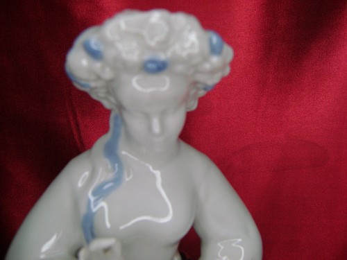 Figura de porcelana ucraniana niña bordadora/costura toalla de boda Polonne - Imagen 7 de 7
