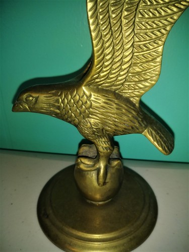 Estatuilla de mesa de escritorio vintage de latón macizo águila calva voladora halcón pájaro 8 1/2" - Imagen 4 de 10