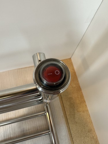 Amba RSH-P Scaldasciugamani cablato 23-5/8"" L x 19-1/8"" H 115 V - Foto 3 di 7