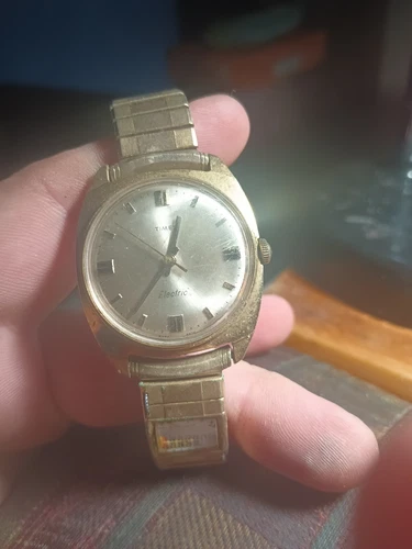 Vintage Timex Electric Watch Men Gold Tone Stretch Band Analog Spedel Calander