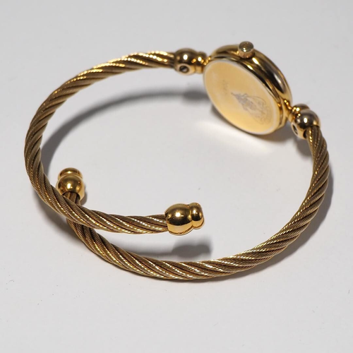 Gucci Gold Shell Dial Women Watch Bangle Swiss Vintage Authentic 2047L with Box - Picture 8 of 10