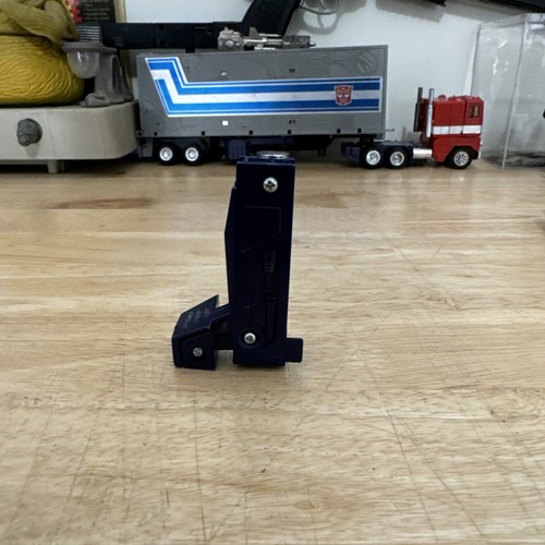 Vintage G1 TRANSFORMERS Part OPTIMUS PRIME RIGHT LEG For Parts and Repair - Picture 5 of 6
