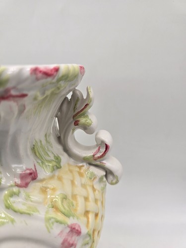 Jarrón vintage Bassano hecho en Italia arte pintado a mano porcelana aplicada flores - Imagen 4 de 5