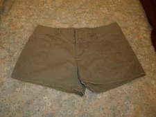 SO ladies green shorts size 9 