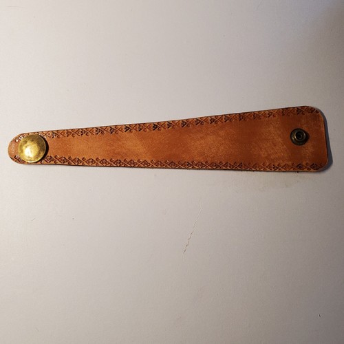 Handmade Handtooled Women's Leather Cuff Bracelet Tapered Hammered Snap Close - Picture 1 of 10
