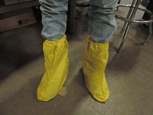 15" YELLOW PVC BOOT COVER WITH DIAMOND PATTERN VINYL, 10/pack - Picture 1 of 2