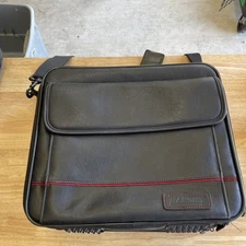 Vintage Retro Targus Leather Padded Laptop Bag with Detachable Strap