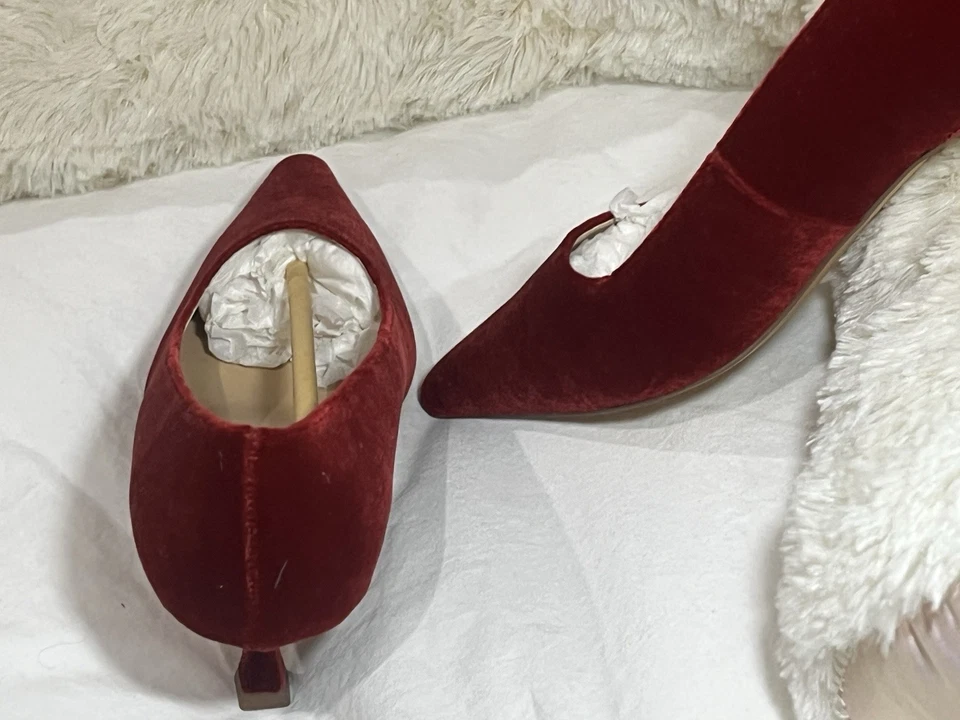 Bomba clásica de gamuza roja Ann Taylor Eryn para mujer nueva en caja 8 tacón de gatito Foto 3 de 4