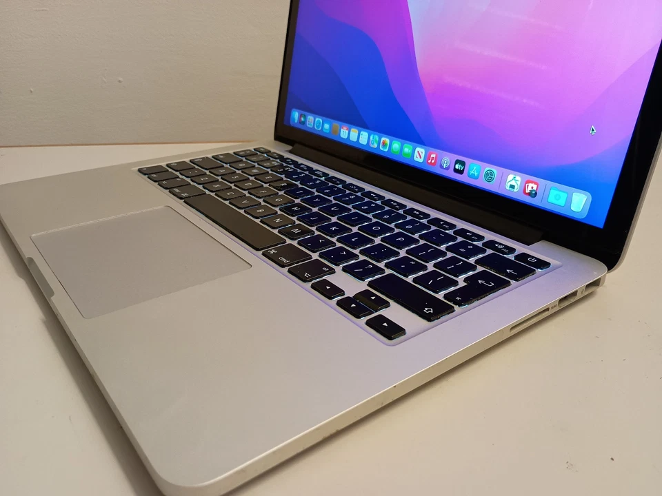 Macbook Pro 13 inch (Early 2015) Retina | 2.7GHz i5, 8GB RAM, 256GB SSD | Refurb - Image 3 of 4