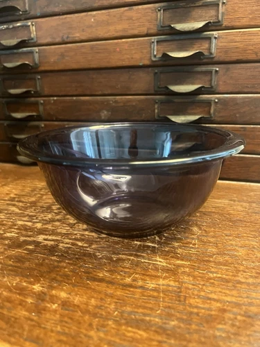 Pyrex Bowl Amethyst Purple Glass Nesting Mixing USA Made 1 Qt 322 Farmhouse Bowl