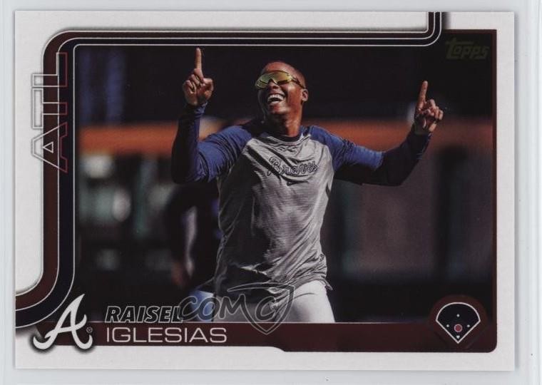 2025 Topps Series 1 Golden Mirror Image Variation SSP Raisel Iglesias #304 03xg