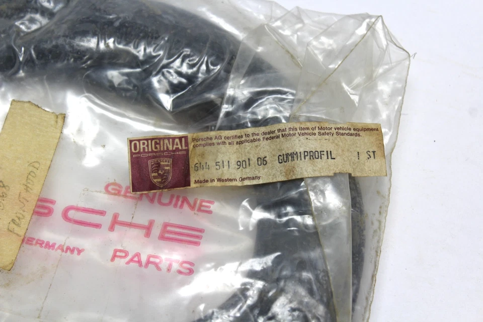 Новое из старых запасов оригинальное уплотнение капота Porsche 356 (644 511 901 06) - Изображение 2 из 3