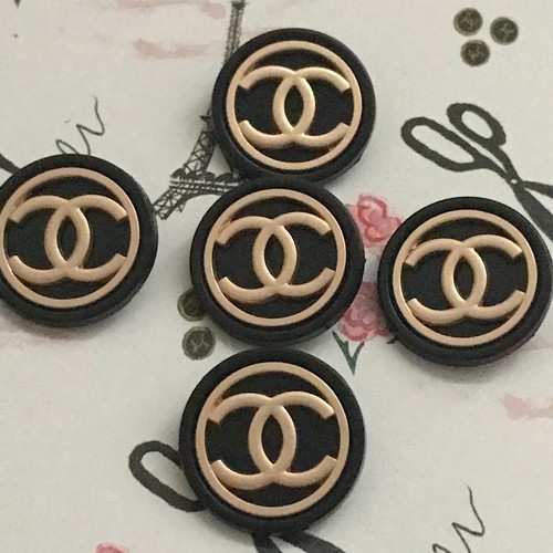 5 CHANEL BUTTONS black & Gold CC Metal Buttons small 15mm 5pcs CC Button Iconic - Picture 5 of 13