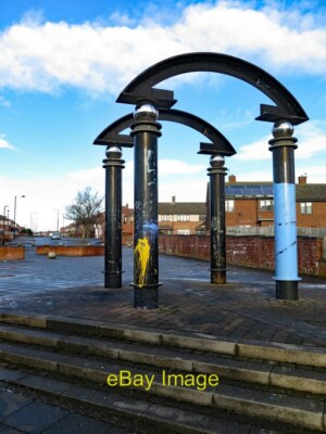 Photo 6x4 Forgotten sculpture in Meadow Well I have been unable to find o c2018