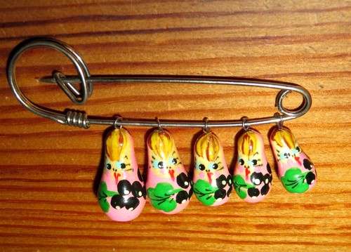 Brooch Charm Kilt Pin Tiny RUSSIAN DOLLS Miniature PINK hand painted Matryoshka - Picture 3 of 12
