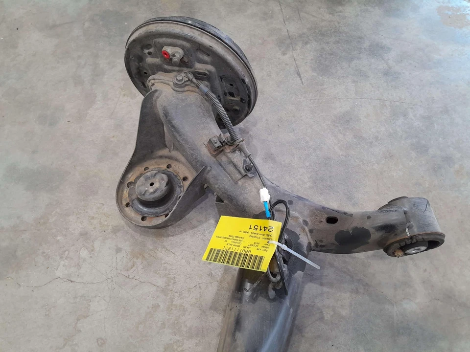 12-17 Hyundai Accent Rear Torsion Axle Beam Axle - Drum Brakes OEM 551001R201 - Image 4 of 4