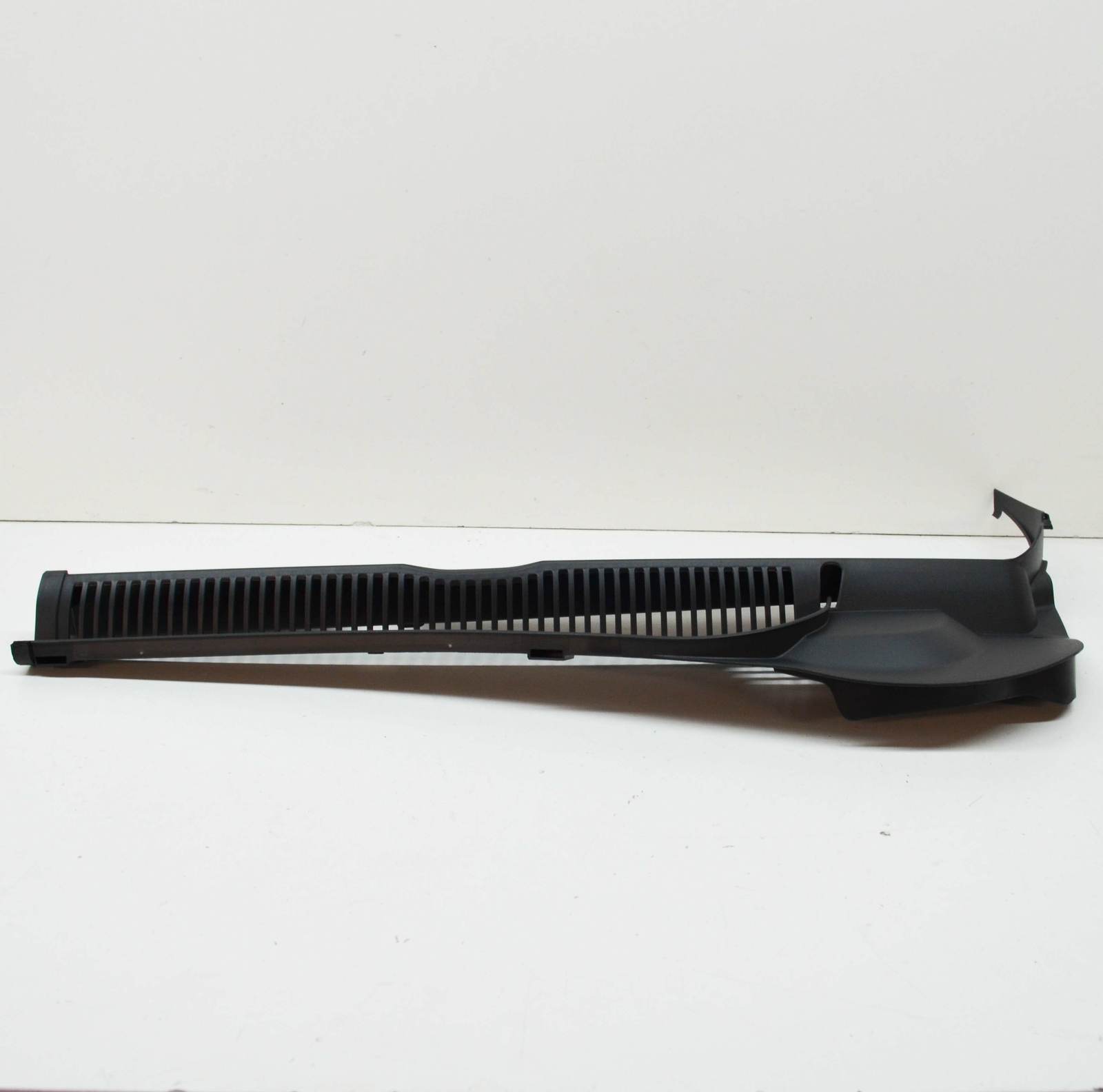 NEW VW POLO AW FRONT WINDSHIELD WIPER COWL LEFT TRIM LHD 