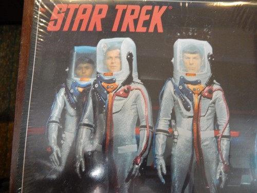 Star Trek 2008 Calendar - Picture 2 of 12