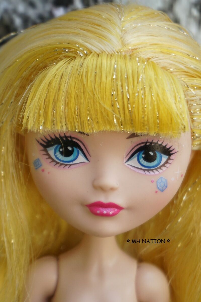 Boneca Ever After High Blondie Lockes