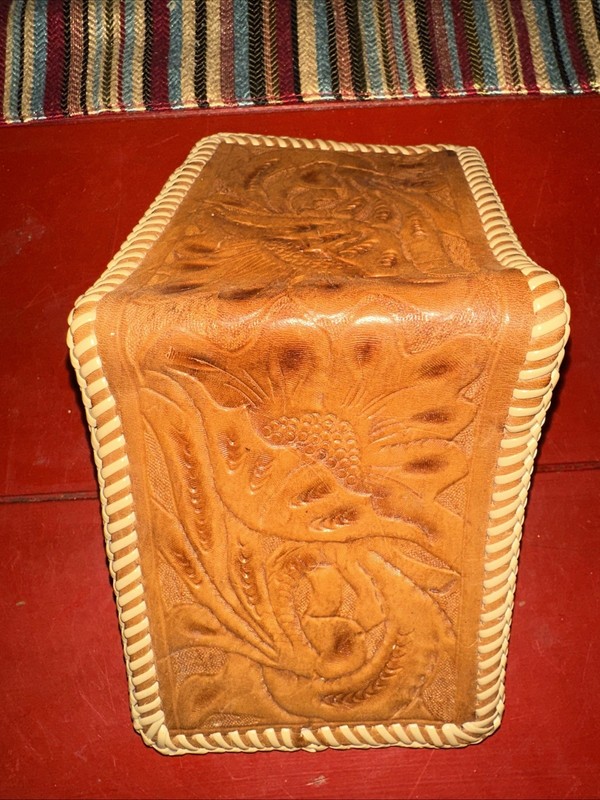Handcrafted & Stitched Tooled Leather Mens Wallet Embossed Design Vintage Tub 18