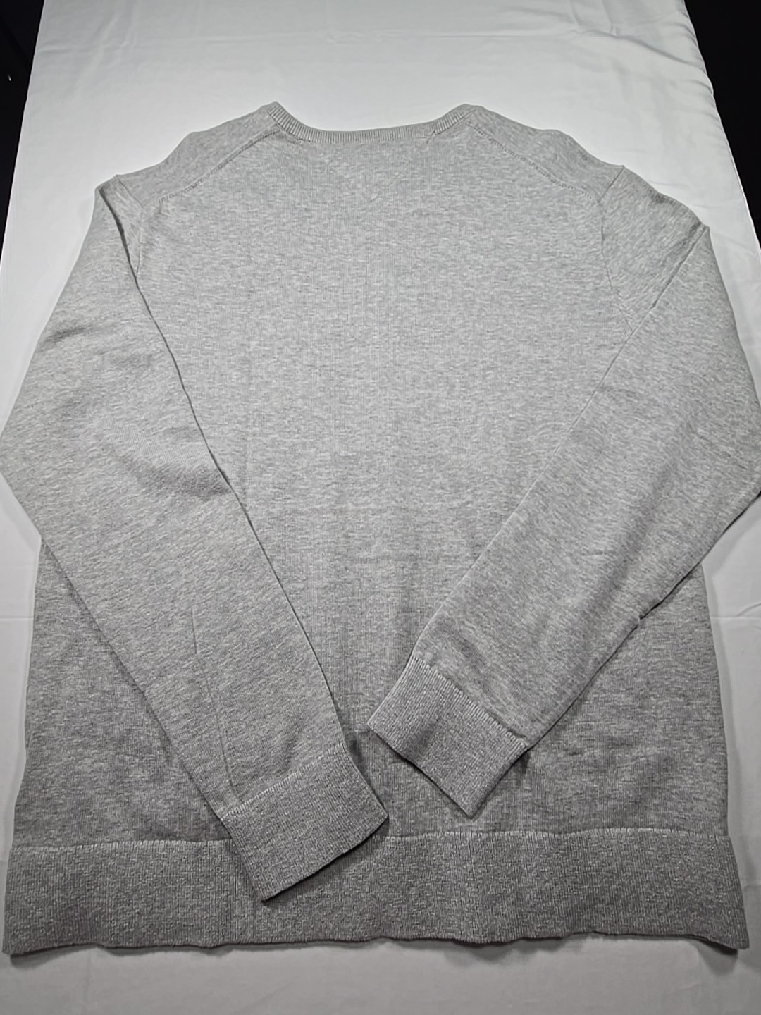 Nwt Tommy Hilfiger Mens 2XL Gray Long Sleeve V Neck Knit Sweater Classic thumbnail 8