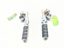 02 Kawasaki Vulcan 1500 Classic VN1500 Front Driver Highway Foot Pegs