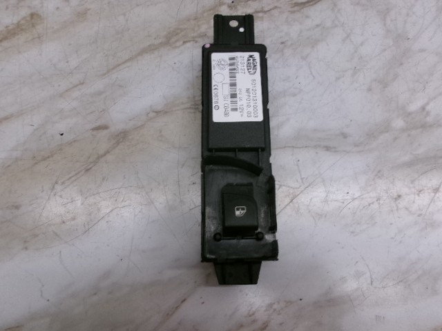 501201310003 03 to 13 Maserati Quattroporte Right Front Door Window Switch