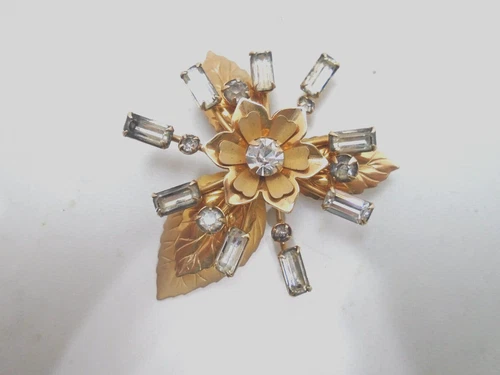 Vintage FLOWER Pendant BROOCH Pin Burst Rhinestone Gold Tone Costume Jewelry