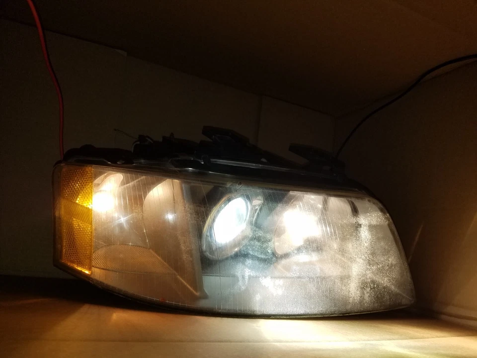 2001 2002 2003 2004 2005 AUDI ALLROAD ПАССАЖИР СПРАВА КСЕНОНОВАЯ ФАРА - Изображение 4 из 4