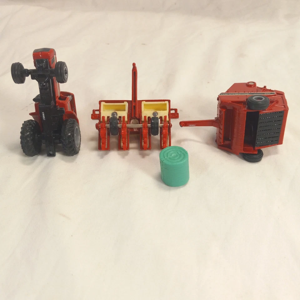 Трактор Ertl Case IH 7210 с круглым пресс-подборщиком 8465 и воздухом Cyclo 800 фермерская страна 1:64 - Изображение 4 из 4