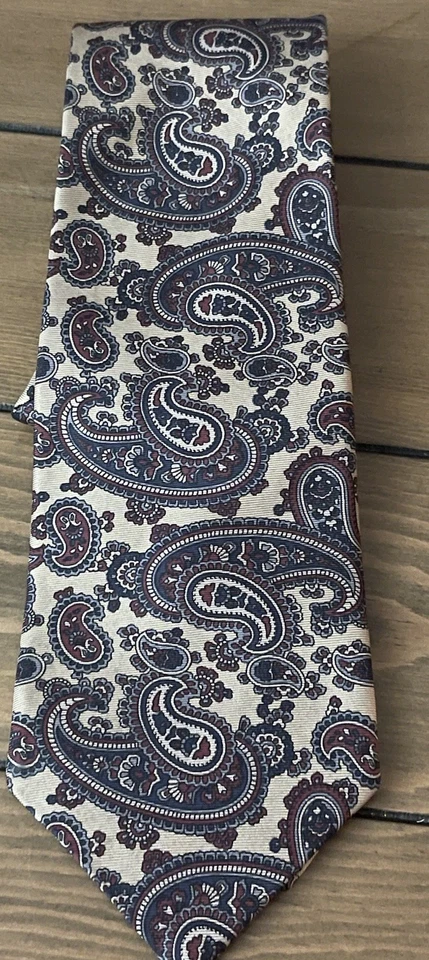 Vintage Briar Pride of England Red Blue Paisley Hand Sewn in Italy Silk Mens Tie - Image 2 of 4