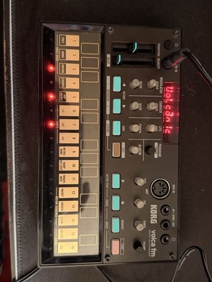 Korg Volca FM Digital Synthesizer mit Netzteil und OVP sehr guter Zustand 