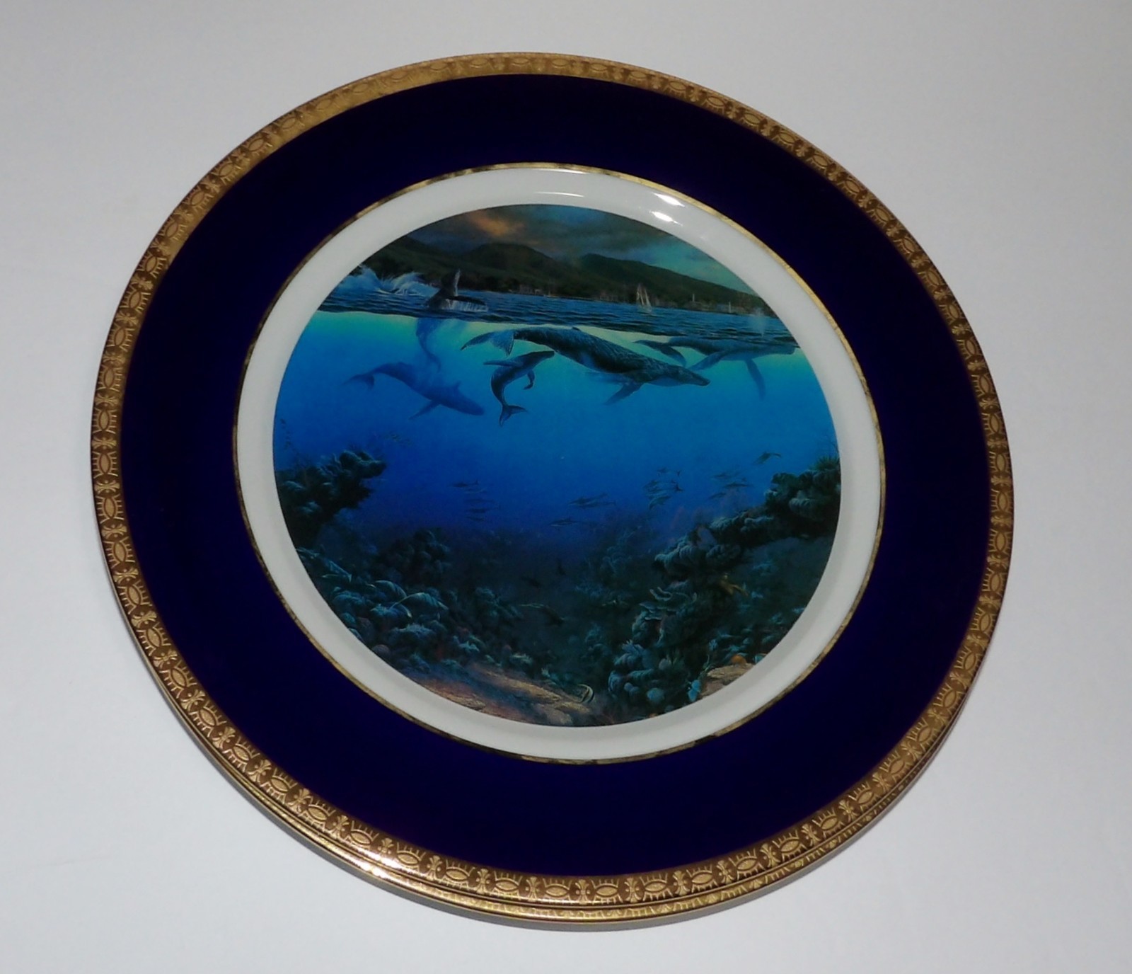 SET OF 4 LARGE COBALT/GOLD CHRISTIAN RIESE LASSEN UNDERWATER LIFE 10 1/2" PLATES