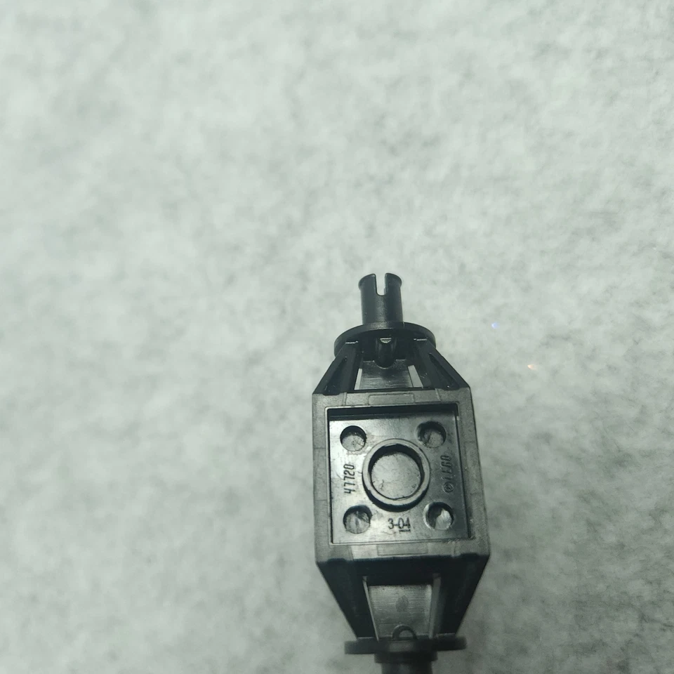 LEGO 47720 Placa x5 Negra 2x2 con Brazos de Suspensión Wishbone y Pasadores 65553 Foto 4 de 4