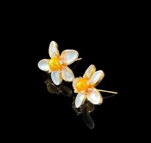 Authentic 925 Silver South SeaShell 5mm Pearl Sapphire Flower Earrings Yellow Gold-Plated