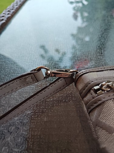 Michael Kors Wristlet Beautiful! - Picture 4 of 11