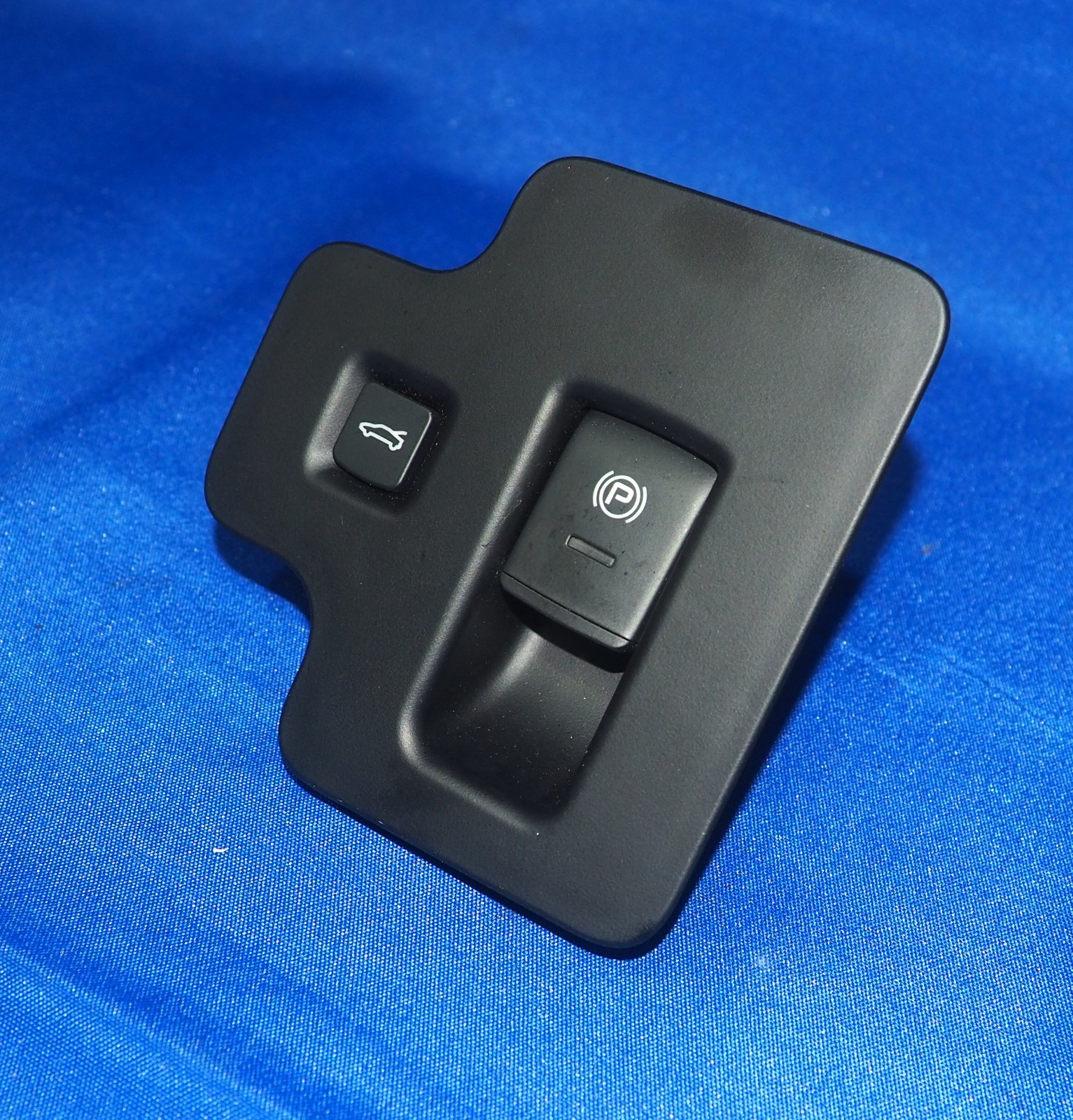 2022-2026 Maserati MC20 MCPura Parking Brake Trunk Open Swtich Panel OEM