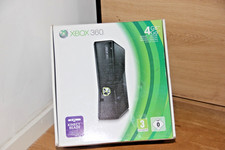 Microsoft Xbox 360 4 GB Slim Matt Schwarz PAL Spielekonsole