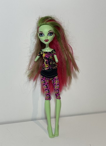Monster High Venus McFlytrap Puppe First Wave 2011 mit Outfit, fehlende Arme