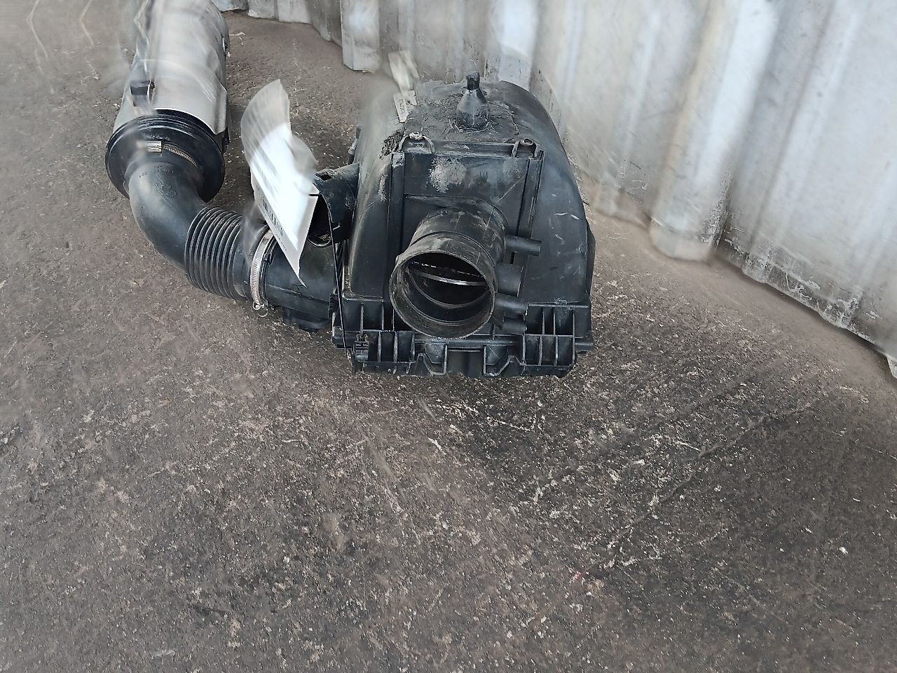  2014-19 BMW i8 Air Cleaner Filter Box Duct Assembly 13717640728 OEM 