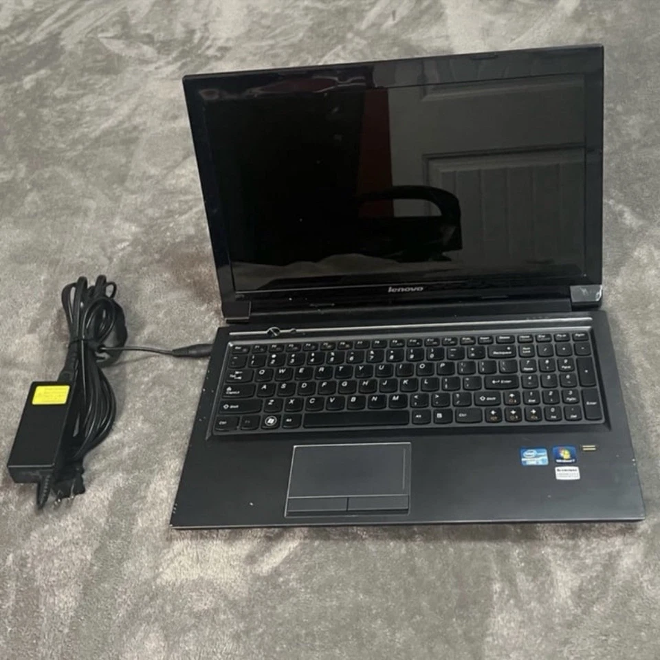 Computadora portátil Lenovo V570 Foto 2 de 4