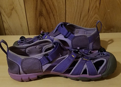 SANDALIA IMPERMEABLE PARA CAMINAR MORADA NEWPORT H2 TALLA 5 KEEN NIÑA USADA EN MUY BUENA CONDICIÓN - Imagen 4 de 6